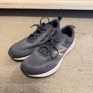 Like new women new balance sneaker